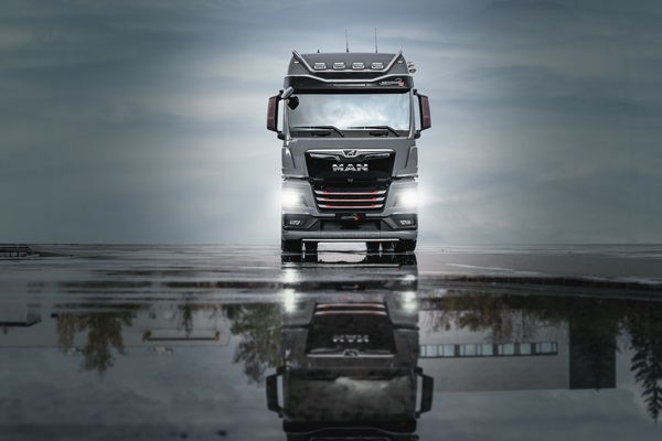 2.TGX Individual Lion S̼^(gun)ͼtɫc(din)Y@@GO(sh)Ӌ(j).jpg